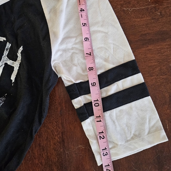 Stranded SM "I'm With Creepy" Black & White V-Neck Raglan T-shirt - Picture 13 of 13